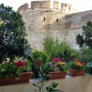 Frida's House In Old Town Saloniki